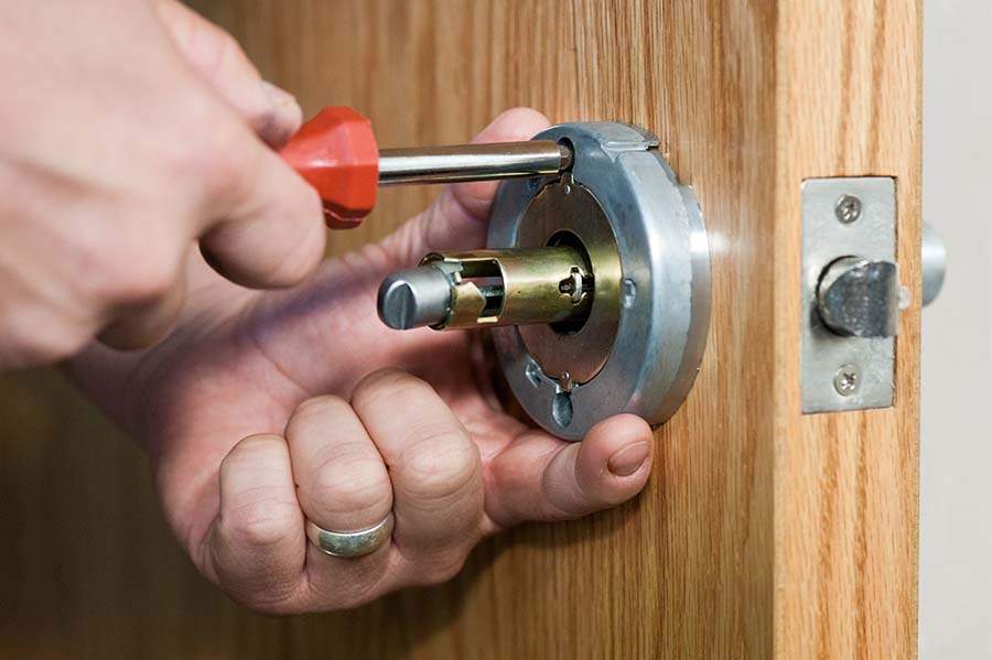 5 Reasons Your Should Hire a Locksmith for Lock Repair