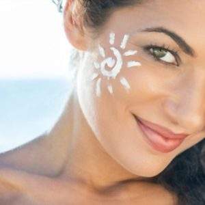 We know that summer is when we all naturally get dehydrated because of the extreme heat that can be really damaging. Take care of skin in summer so that your skin gets long a term glow.