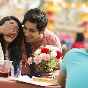 Give Gifts In A Relationship