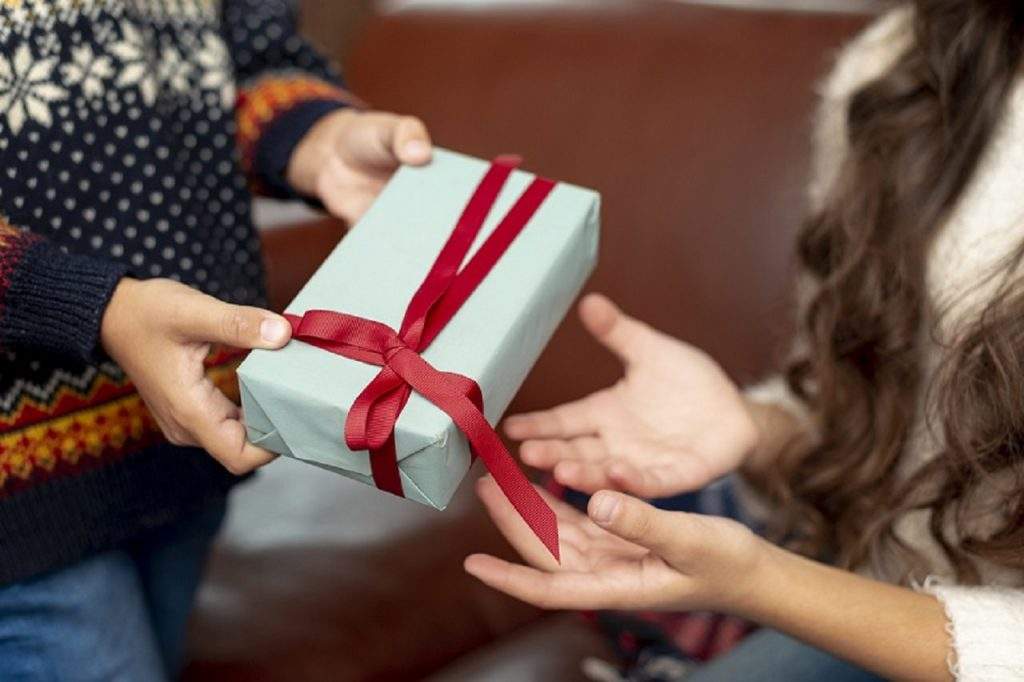 8 Brilliant Ideas To Send Best Gifts for Brother