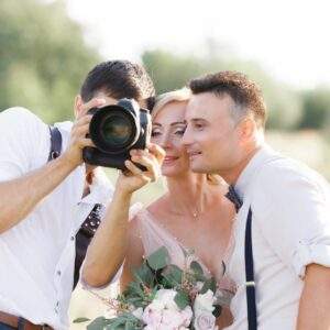 7 Things That You Should Discuss with Your Wedding Photographer